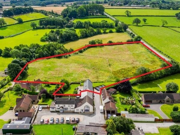 House For Sale in Chesterfield