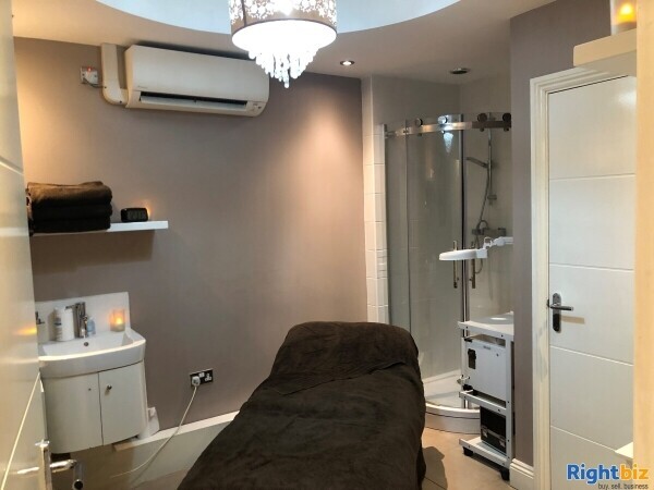 Stunning Beauty Salon in Barnes SW13 Photo 1