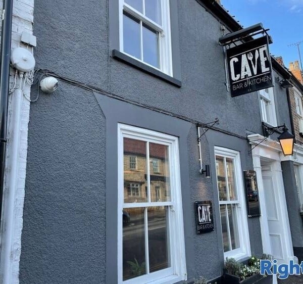 Well Established Restaurant & Bar For Sale Photo 1