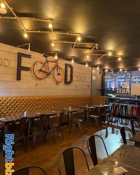 PRICE REDUCTION! - restaurant in prominent location E6, Long lease (21 years) Photo 1