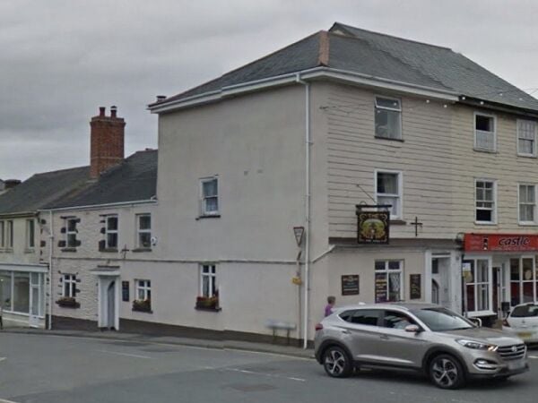 Popular Bistro with Living Accommodation For Sale Popular Bistro with Living Accommodation For Sale
