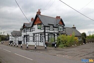GWENT - WELL KNOWN FOOD LED COUNTRY PUB WITH PANORAMIC VIEWS OF SURROUNDING COUNTRYSIDE