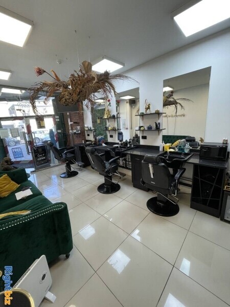 Barber/Hairdresser/Beauty Salon shop available to let in Barnet North London Photo 1