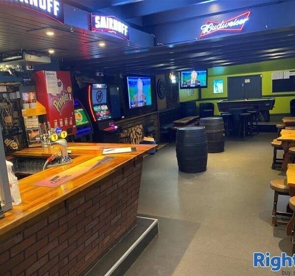 Fully Refurbished Sports Bar and Hotel - Banchory, Aberdeenshire Photo 1