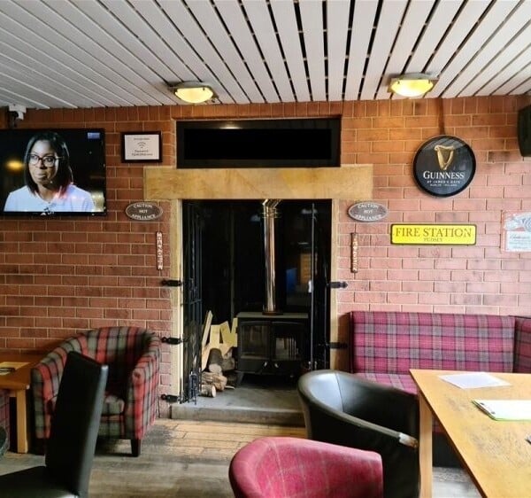 FREEHOLD Detached Bar in a Busy Market Town on the Outskirts of Leeds - Leasehold available Photo 1