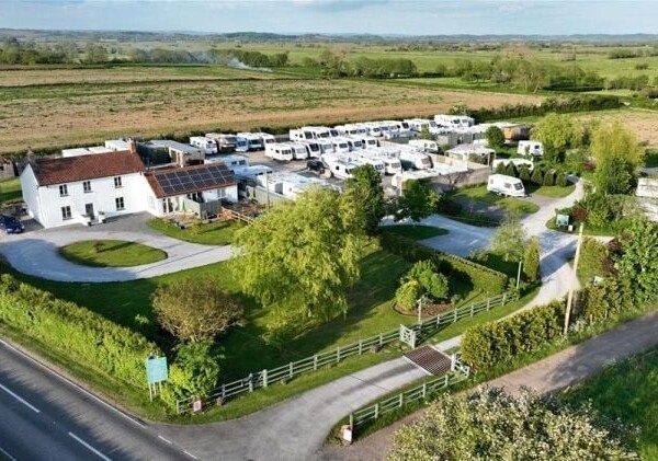 *REDUCED* Luxury Camp site with a large residential property Photo 1