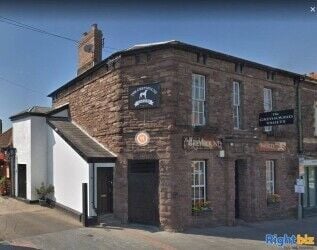 MONMOUTHSHIRE - Market town centre historic pub