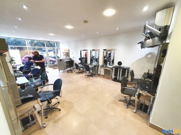 GROUND FLOOR FREEHOLD RETAIL UNIT IN WIMBLEDON, LONDON Photo 1