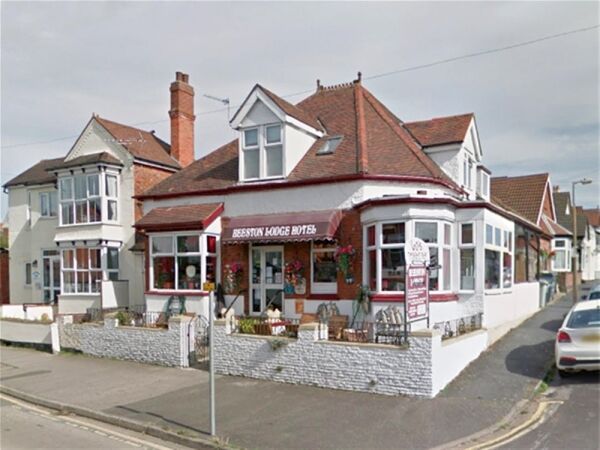 SUPERB 9 BEDROOM HOTEL & BAR - LINCOLNSHIRE Photo 1