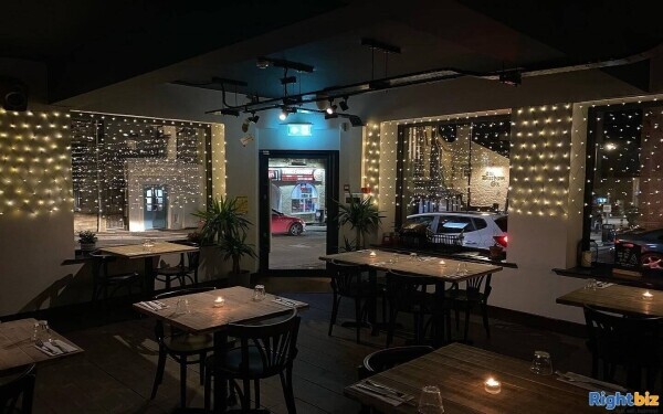 Popular Modern Italian Restaurant & Bar Business Photo 1
