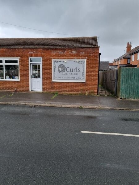 FREEHOLD UNISEX HAIR SALON in prosperous commuter village suburb LINCOLN