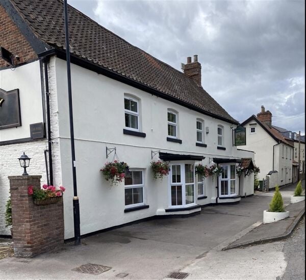 PUBLIC HOUSE & RESTAURANT in riverside village  EAST YORKSHIRE Photo 1