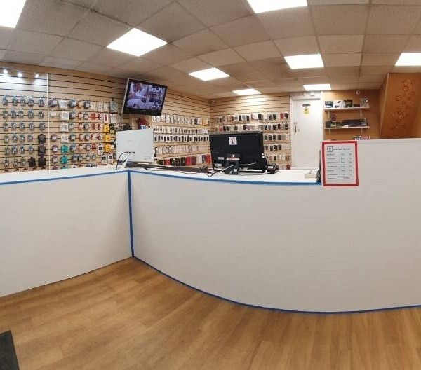 Mobile phone and Computer repairs shop in Surrey / South Croydon Photo 1