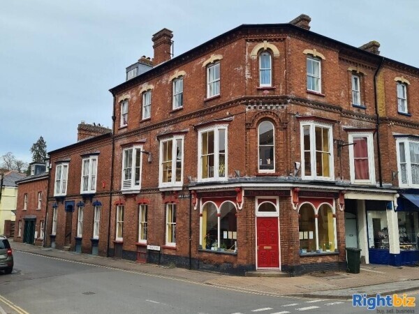 Well Presented Fully Equipped Licensed Thai Restaurant For Lease Photo 1