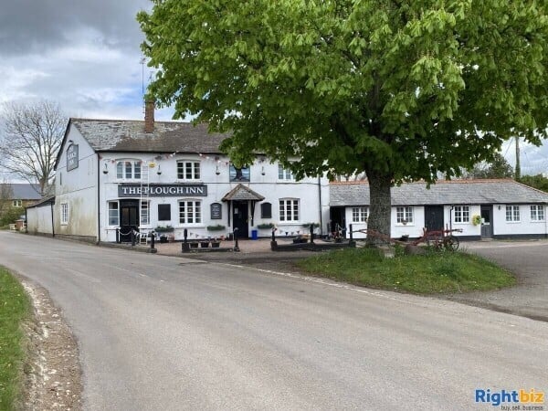 HAMPSHIRE - FREE OF TIE AFFLUENT VILLAGE PUB Photo 1