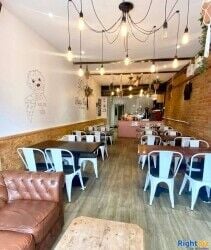 Very Well Established Restaurant with 2 bedroom apartment for Sale in Oxford, Cowley Road
