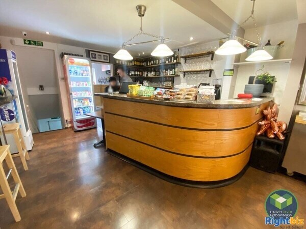 LICENSED CAFE BAR: HALE: Photo 1