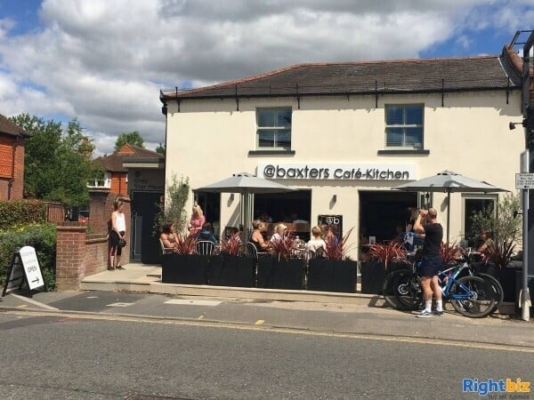 High class cafe in prosperous Thameside village in Berkshire Photo 1