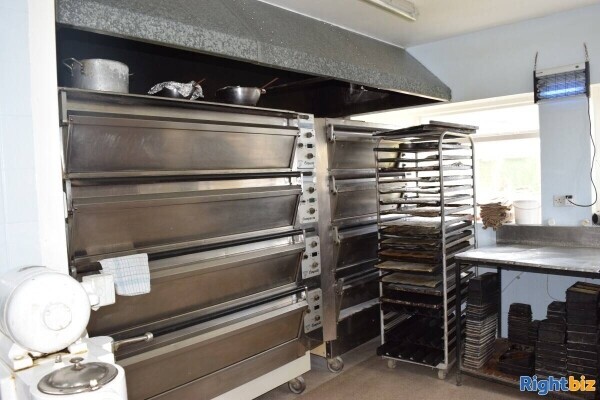 ESTABLISHED BAKERY  WITH SELF CONTAINED LIVING ACCOMMODATION.  PORTSLADE, EAST SUSSEX Photo 1