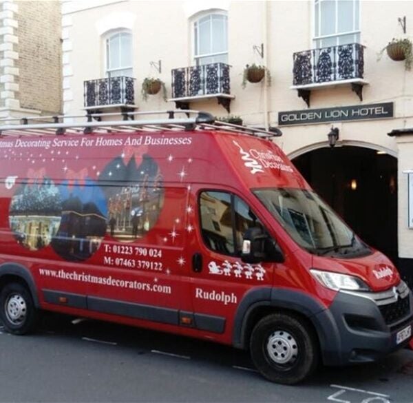 A SPECIALIST IN DESIGNING AND INSTALLING CHRISTMAS LIGHTING DISPLAYS