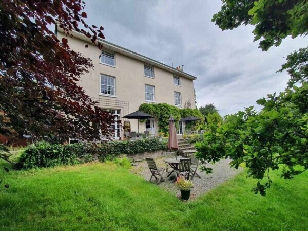 A beautiful, fully restored Georgian hotel for sale in the West Country. Photo 1