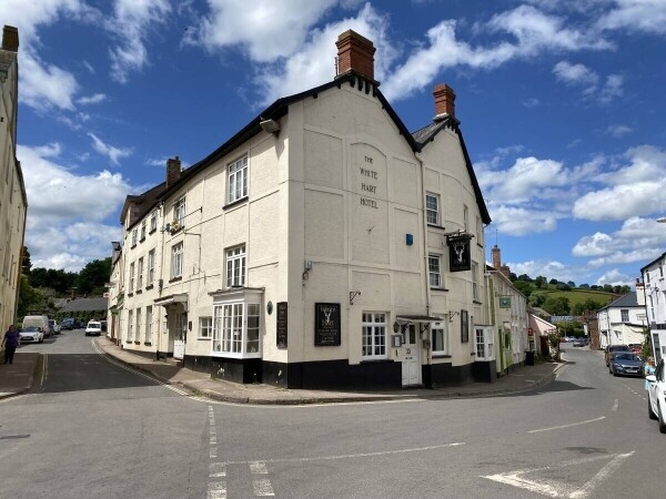 SOMERSET -  WELL PRESENTED HOTEL IN TOWN CENTRE Photo 1