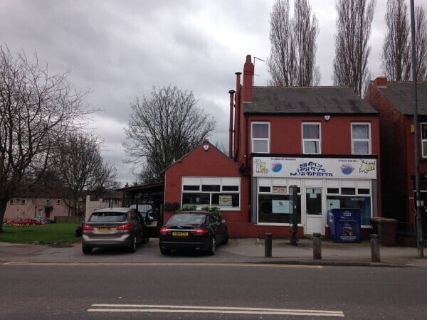 SELF SERVICE LAUNDERETTE - WEST YORKSHIRE Photo 1