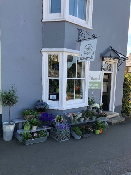 WELL-ESTABLISHED FLORISTS in Oxfordshire Cotswolds town of Chipping Norton. Photo 1