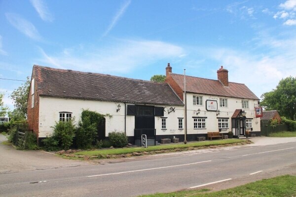 WARWICKSHIRE - MAIN ROAD FREEHOUSE AND CAMPSITE Photo 1