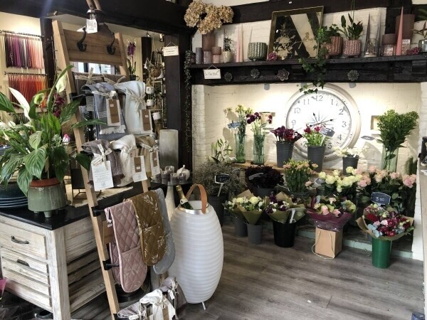 BEAUTIFULLY PRESENTED FLORIST & HOMEWARE SHOP  PRIME HIGH STREET LOCATION  MID SUSSEX VILLAGE Photo 1