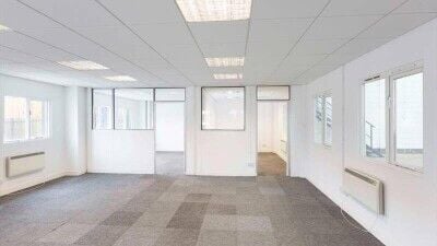 Unit to Let in Swindon, 20,000 sqft, no premium, amazing hight, with yard. Prime Location Unit to Let in Swindon, 20,000 sqft, no premium, amazing hight, with yard. Prime Location