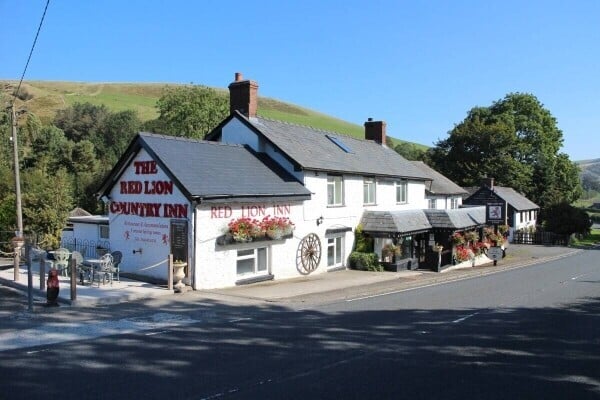 POWYS - 16TH CENTURY MAIN ROAD COUNTRY INN