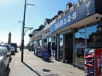 LINCOLNSHIRE COAST - POPULAR HIGH FOOTFALL BAR CLOSE TO SEAFRONT Photo 1