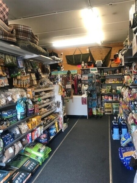 Profitable, Established Pet and Fishing Supplies Retail Unit in Prime Location in Oxfordshire Photo 1