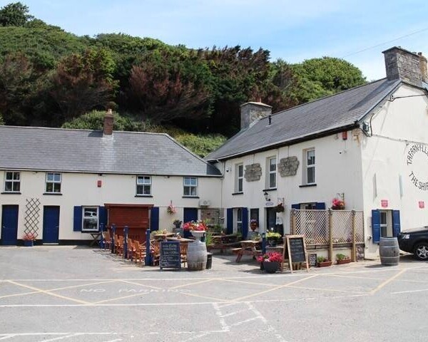 CARDIGAN BAY - ICONIC COASTAL VILLAGE - SEA FRONT FREEHOUSE Photo 1