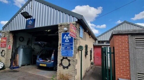 Well-Established MOT and Car Servicing Garage in South Yorkshire Photo 1