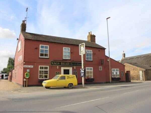 CAMBRIDGESHIRE -  FREEHOUSE WITH CAR PARK Photo 1