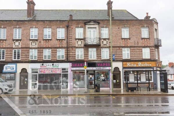 Leasehold Dessert and Vape Shop in North London Photo 1