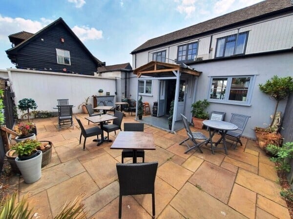STUNNING TEA ROOMS/BISTRO/CAFÉ WITH FULL A3 & ALCOHOL LICENCE  Photo 1