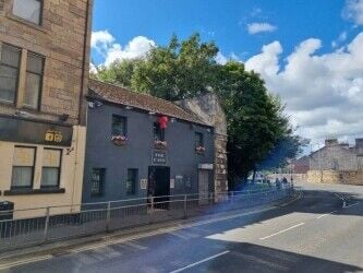 Busy, well established pub within Paisley's main licensed circuit and close to University. Photo 1