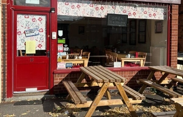 A Licensed Bistro / Micro Pub situated on a busy main road 'For Sale.' Photo 1