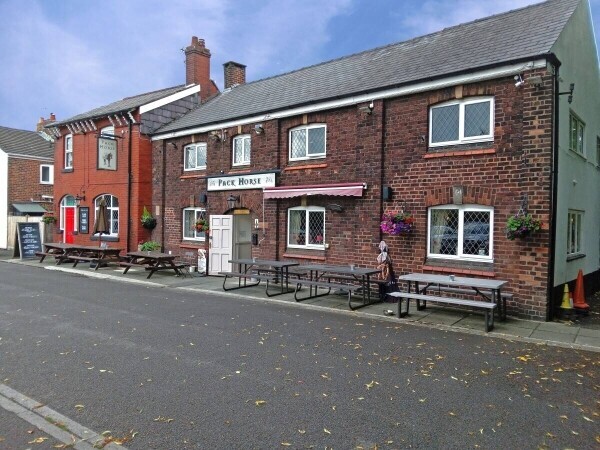 CHESHIRE - TRADITIONAL COMMUNITY PUB IN SEMI RURAL LOCATION PRICED FOR QUICK SALE Photo 1
