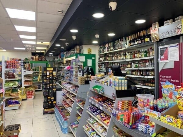 HIGHSTREET, NEWLY FITTED, BIG SHOP! PRIME LOCATION POTENTIAL TO INCREASE SALES! Photo 1
