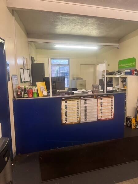 ESTABLISHED MOT & SERVICE CENTRE IN PORTSLADE, BRIGHTON, EAST SUSSEX Photo 1