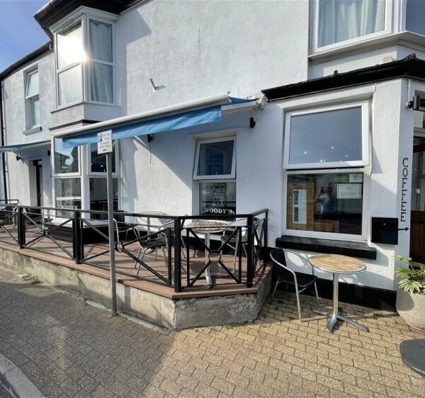 Beautiful Turnkey Cafe in Popular South Devon Seaside Town For Sale in Dawlish Photo 1