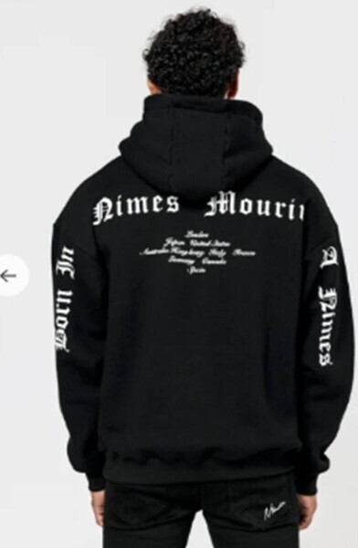 AN E-COMMERCE CLOTHING BUSINESS Photo 1