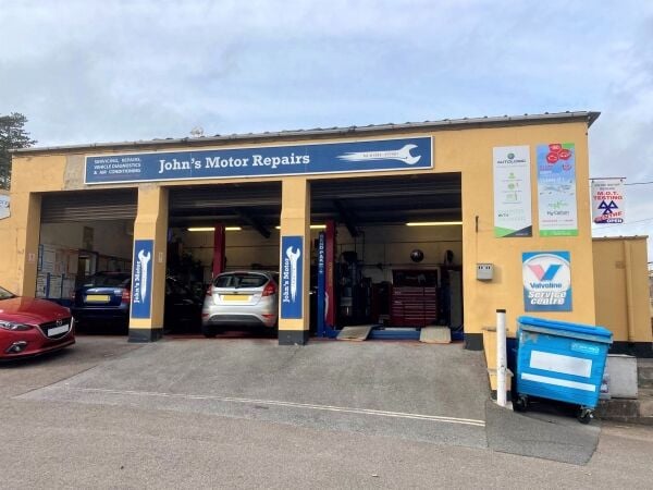 MOTOR VEHICLE DIAGNOSTICS, SERVICING, REPAIR, MOT CENTRE & TYRE BAY MOTOR VEHICLE DIAGNOSTICS, SERVICING, REPAIR, MOT CENTRE & TYRE BAY