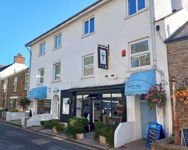 PEMBROKESHIRE (SAUNDERSFOOT) - RENOWNED BAR & RESTAURANT LEADING ON TO BEACH Photo 1