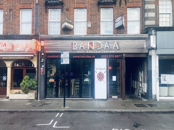 Fully Fitted Restaurant for Sale in Hatch End, Pinner. 1-Bed Flat Included. Photo 1
