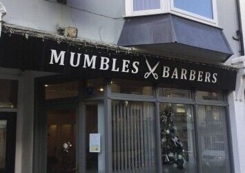 Well-situated Barber Shop for sale with another separate entrance for potential letting Well-situated Barber Shop for sale with another separate entrance for potential letting